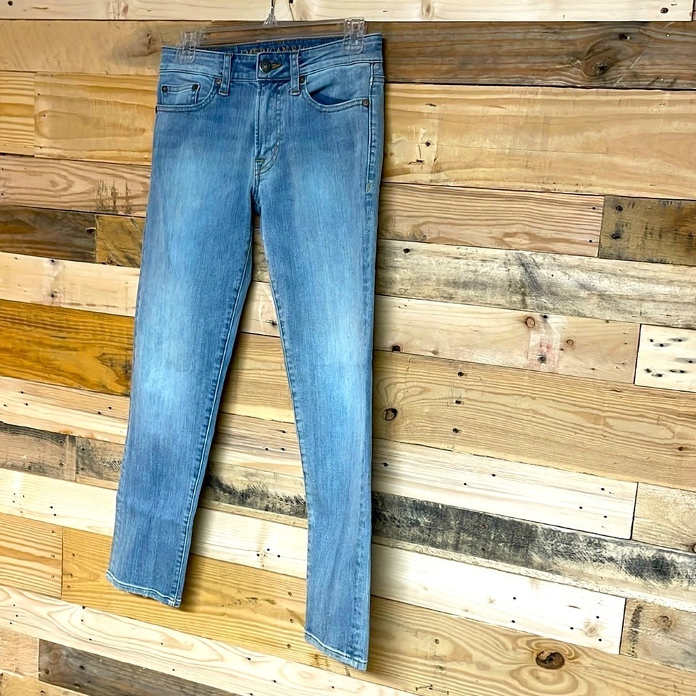 American Eagle size 26x28 extreme flex 4 slim straight light wash stretchy jeans
